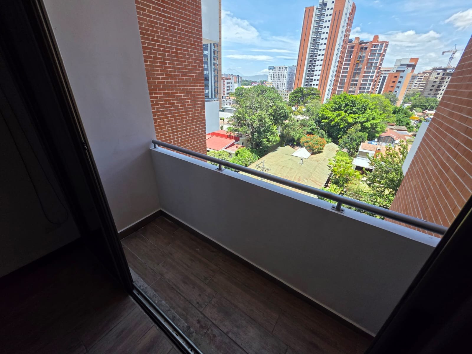 Apartamento en renta de 1 habitacion en zona 10