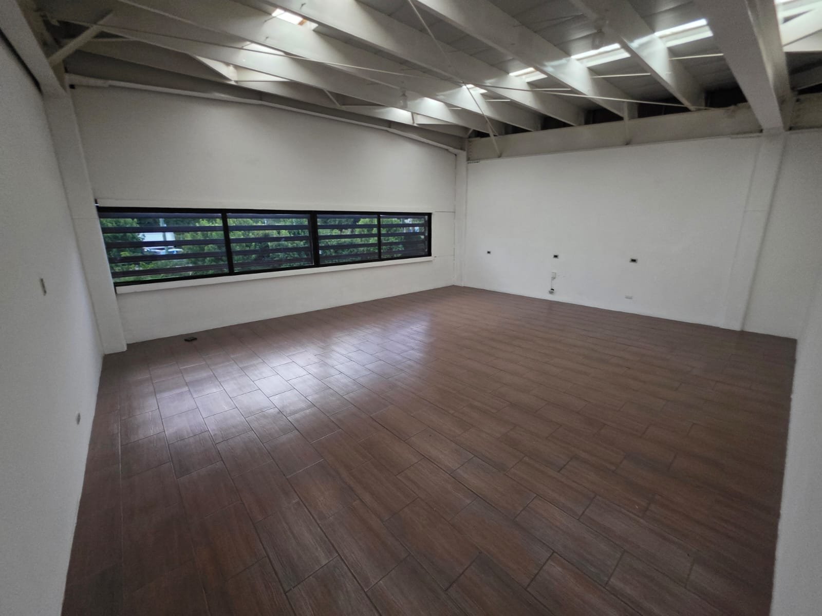 Local – Bodega en renta  showroom Carretera al Salvador km22