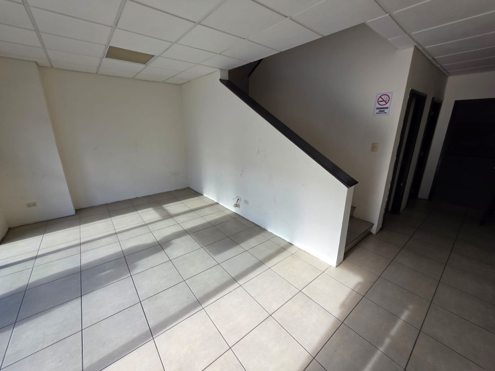 Local – Bodega en renta  showroom Carretera al Salvador km22