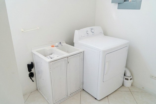 Apartamento en venta de 3 habitaciones – CAES Km 24.5 - Image 3