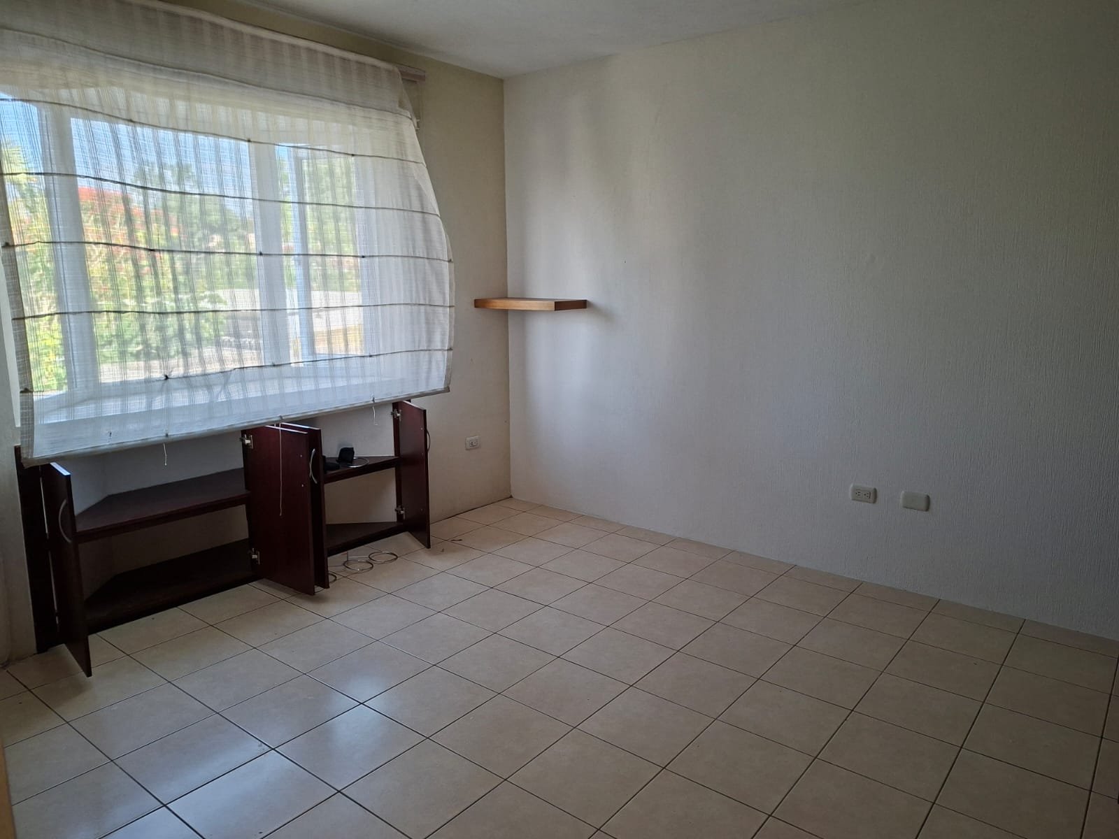 Hermosa Casa en retna en zona 16 – Jardines de San Isidro