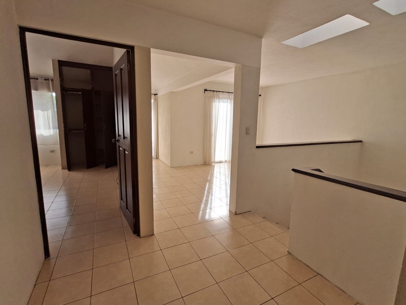 Hermosa Casa en retna en zona 16 – Jardines de San Isidro