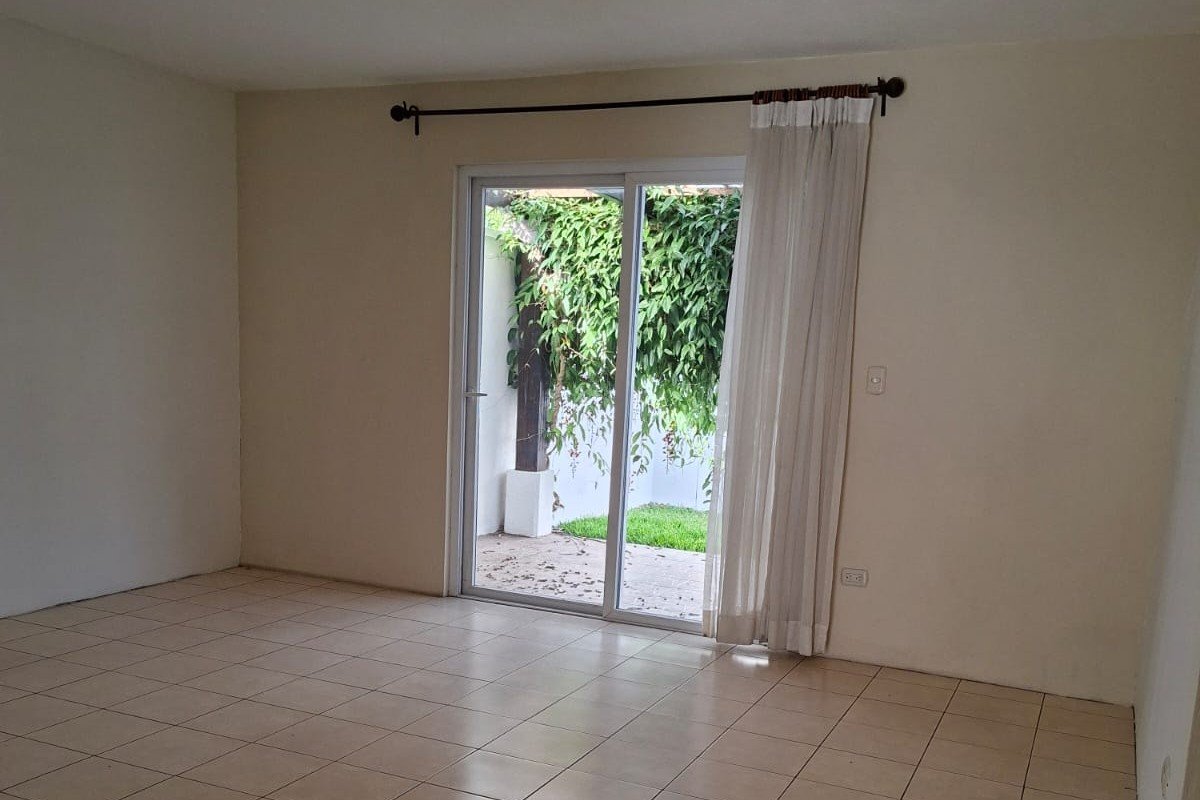 Hermosa Casa en retna en zona 16 – Jardines de San Isidro