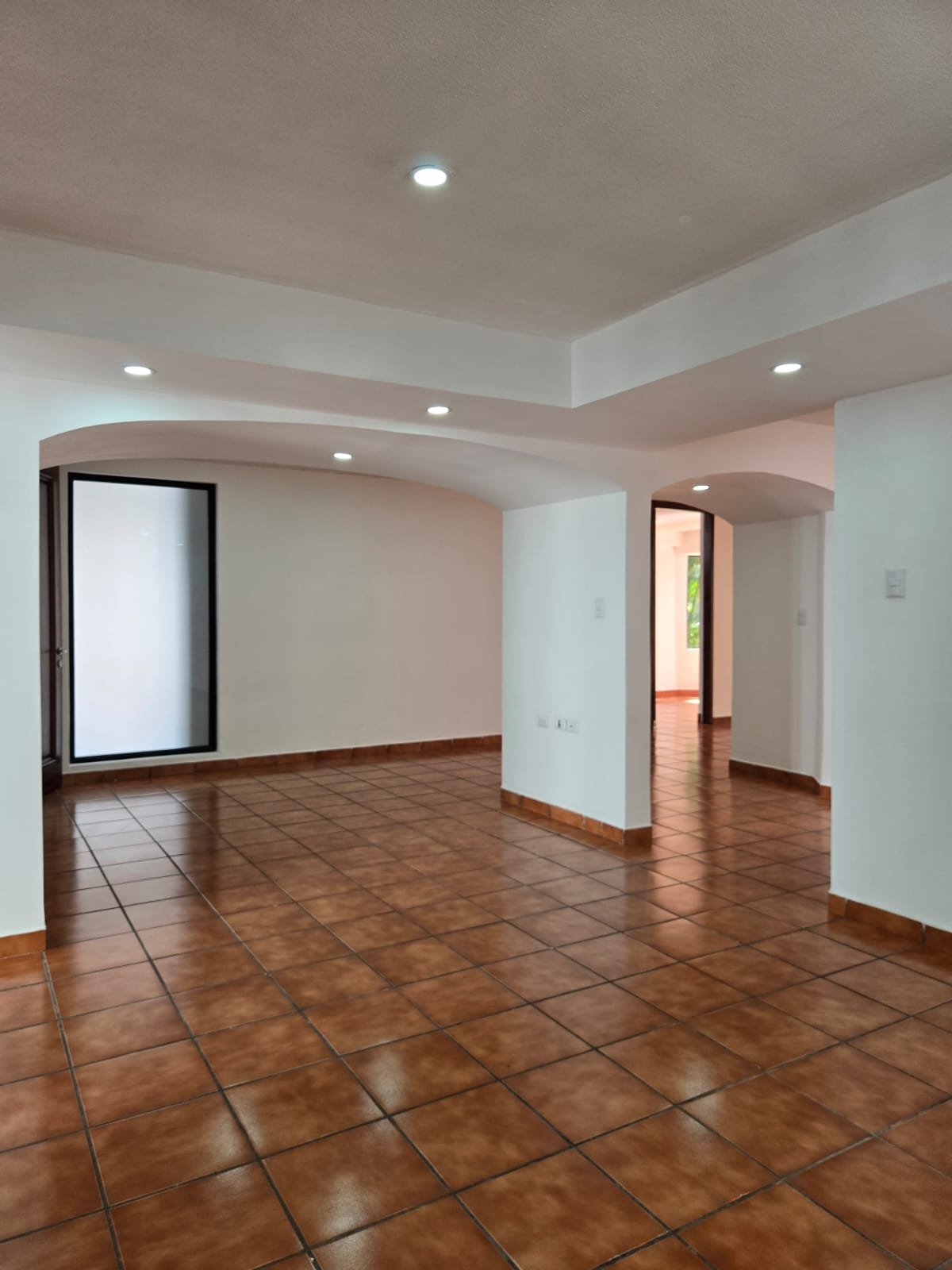 Casa en renta – La Villa, Zona 14 – Residencial o comercial Ref-6105