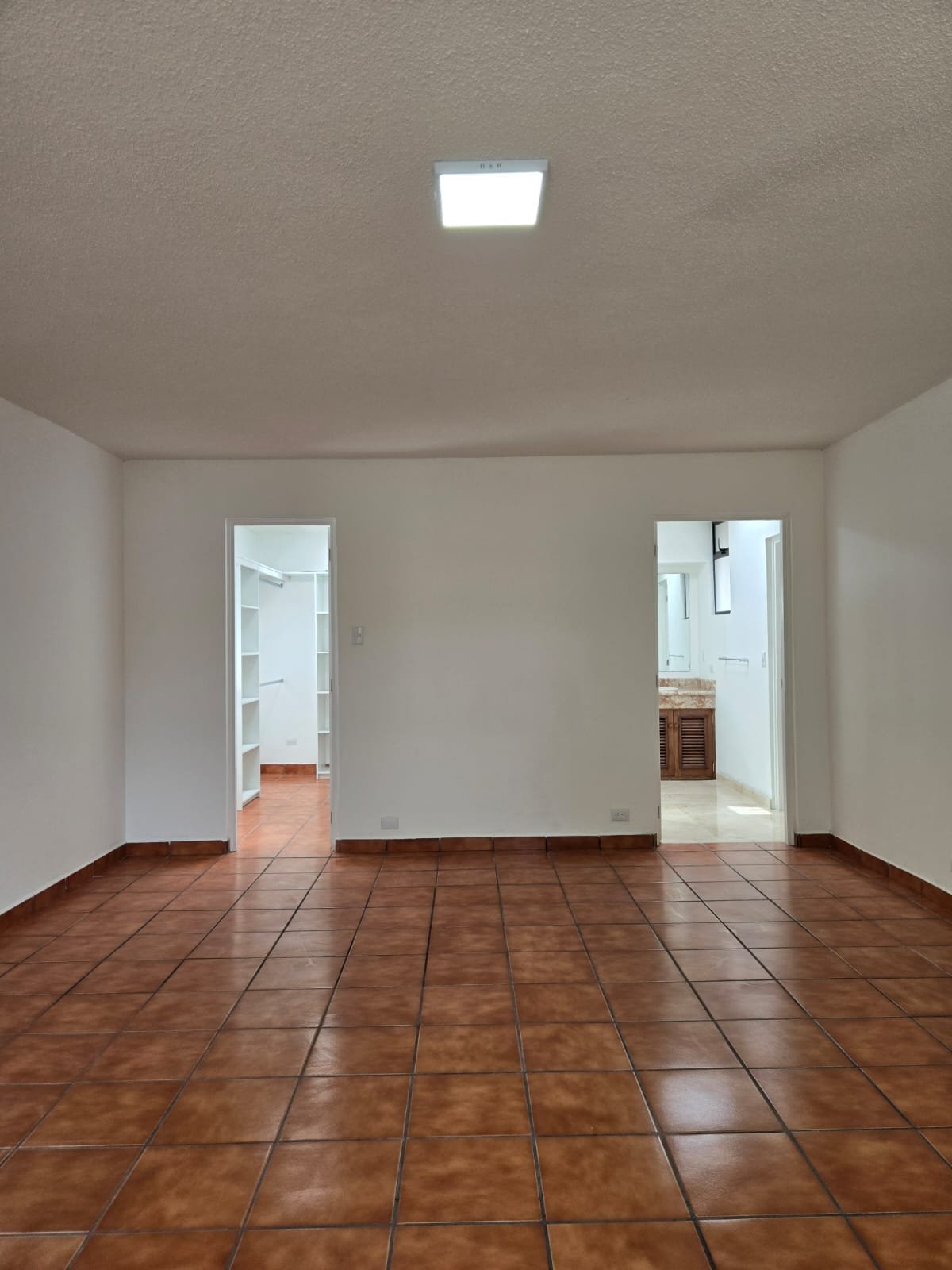 Casa en renta – La Villa, Zona 14 – Residencial o comercial Ref-6105