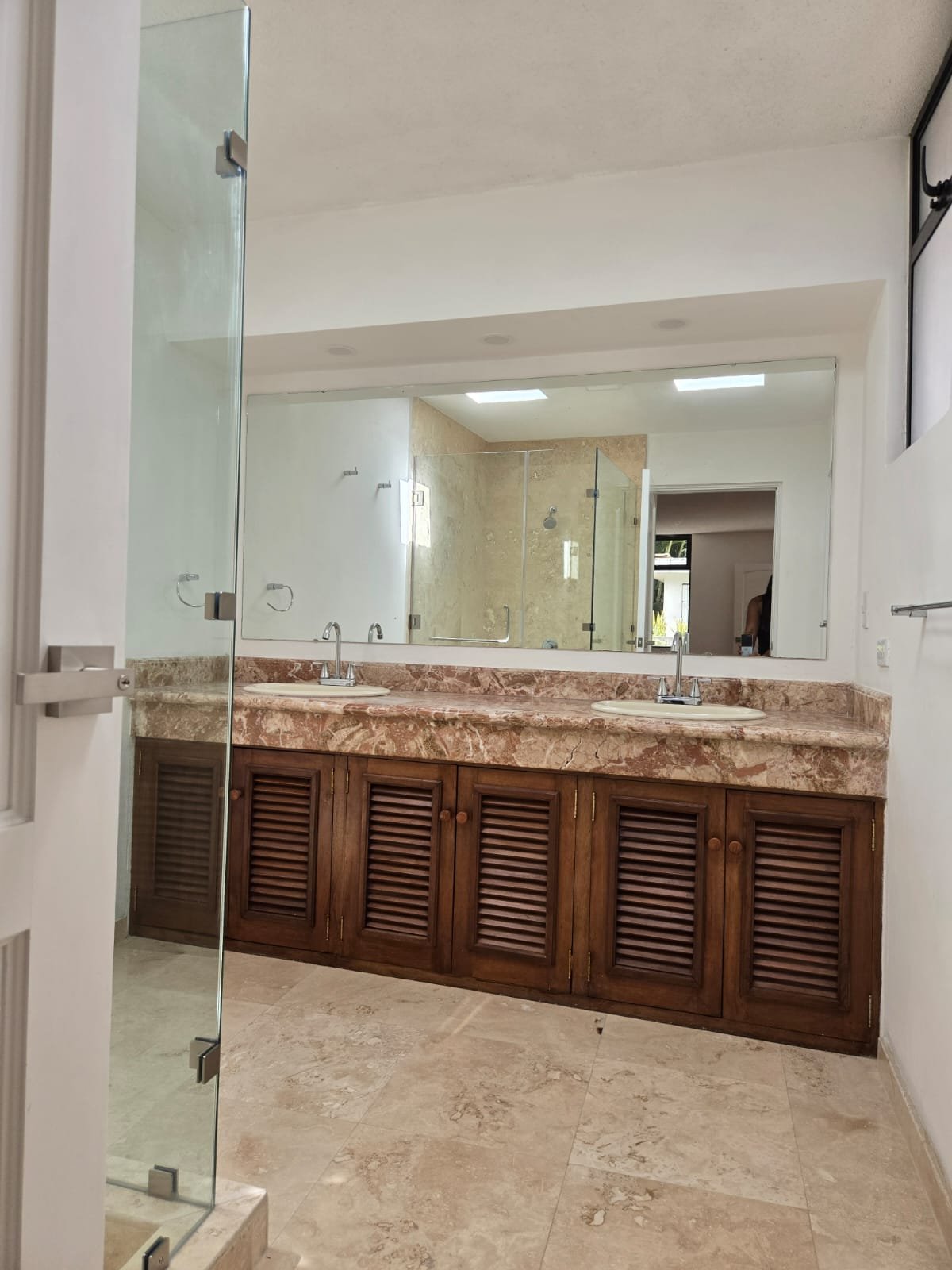 Casa en renta – La Villa, Zona 14 – Residencial o comercial Ref-6105