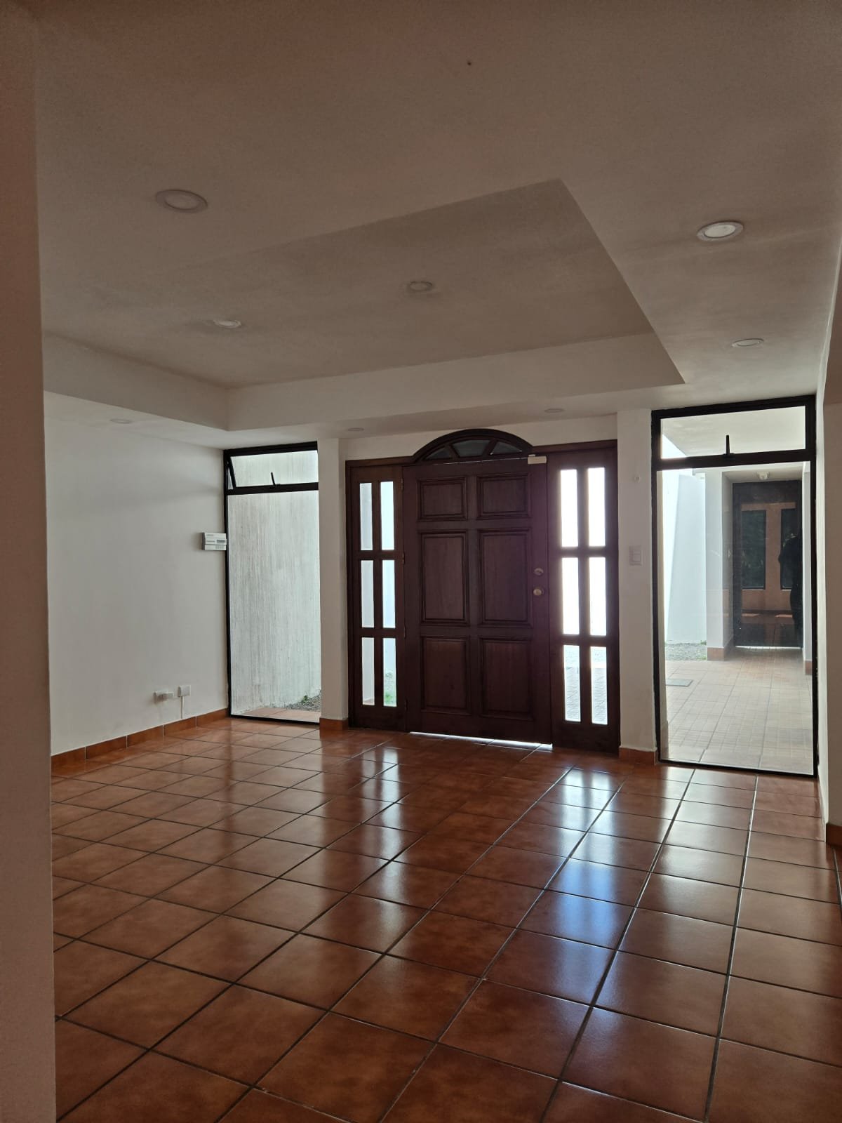 Casa en renta – La Villa, Zona 14 – Residencial o comercial Ref-6105