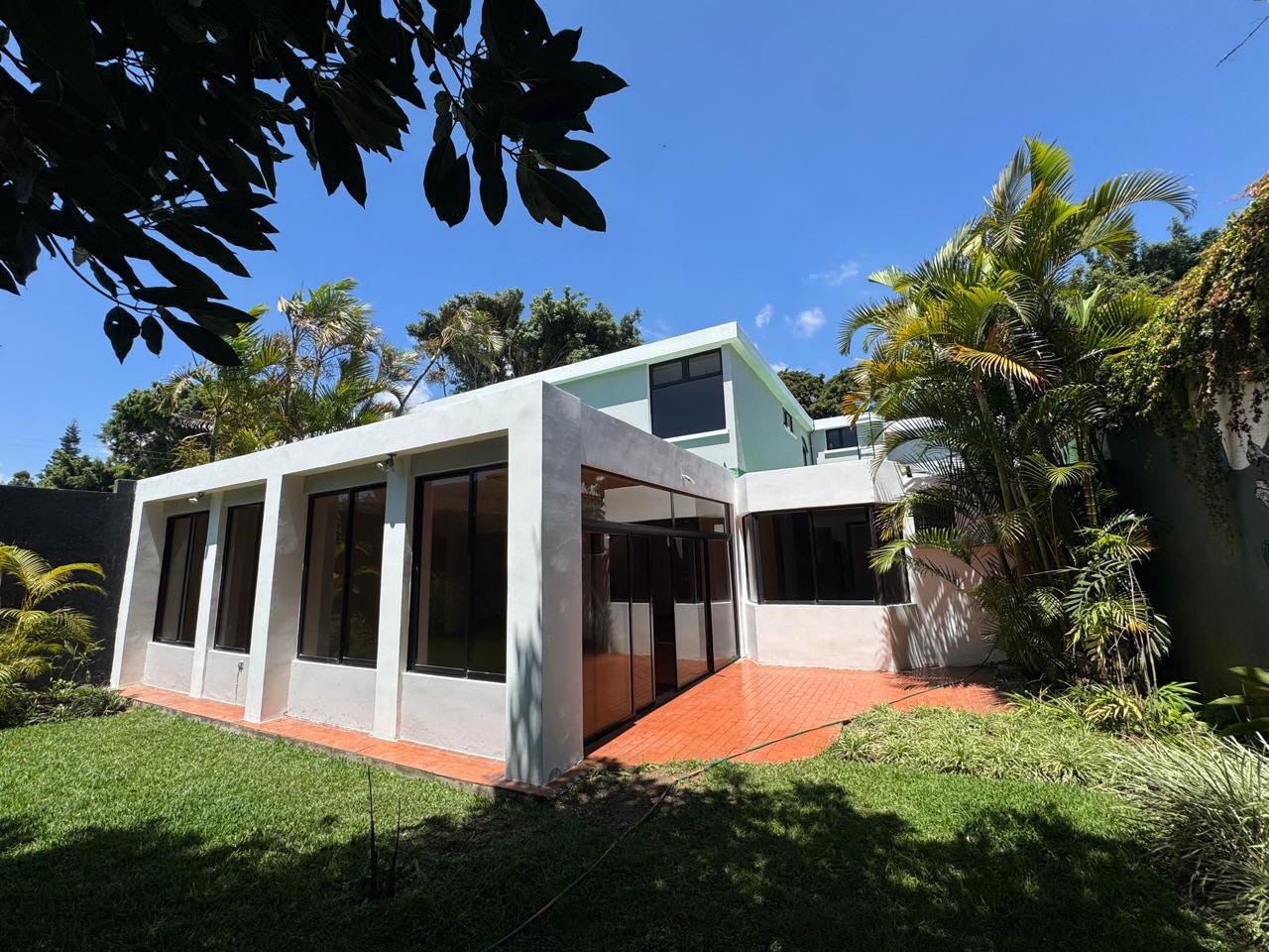 Casa en renta – La Villa, Zona 14 – Residencial o comercial Ref-6105