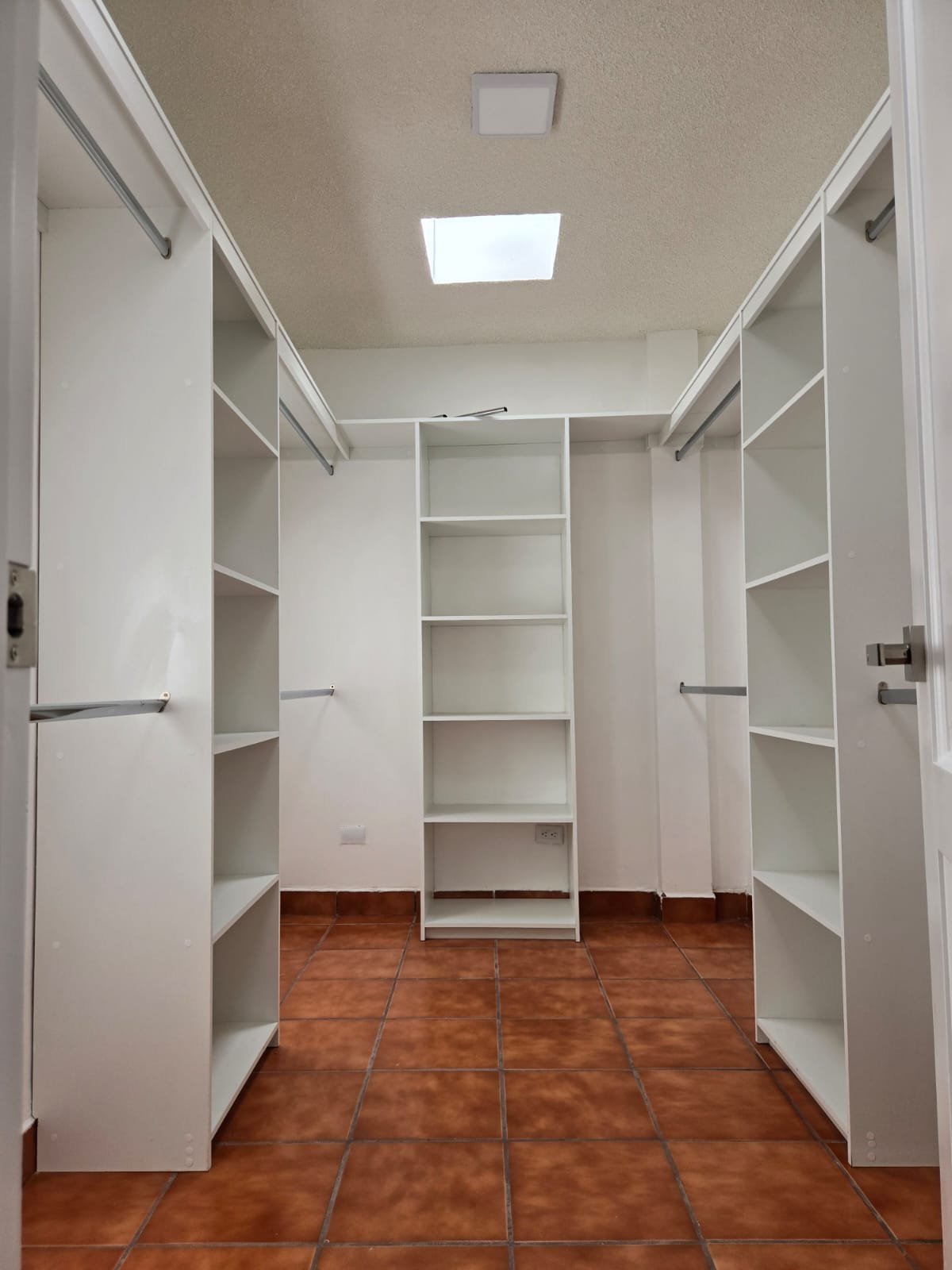 Casa en renta – La Villa, Zona 14 – Residencial o comercial Ref-6105