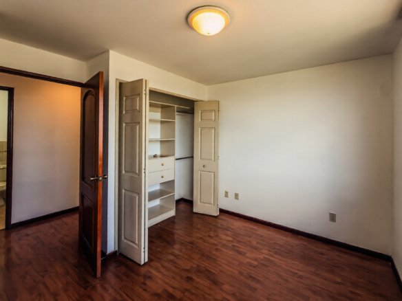Apartamento en Venta con Balcones en Zona 14