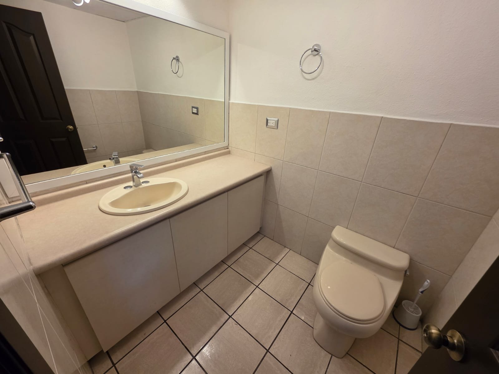 Apartamento en venta en edificio Pacífica Plaza zona 14 Ref-4743