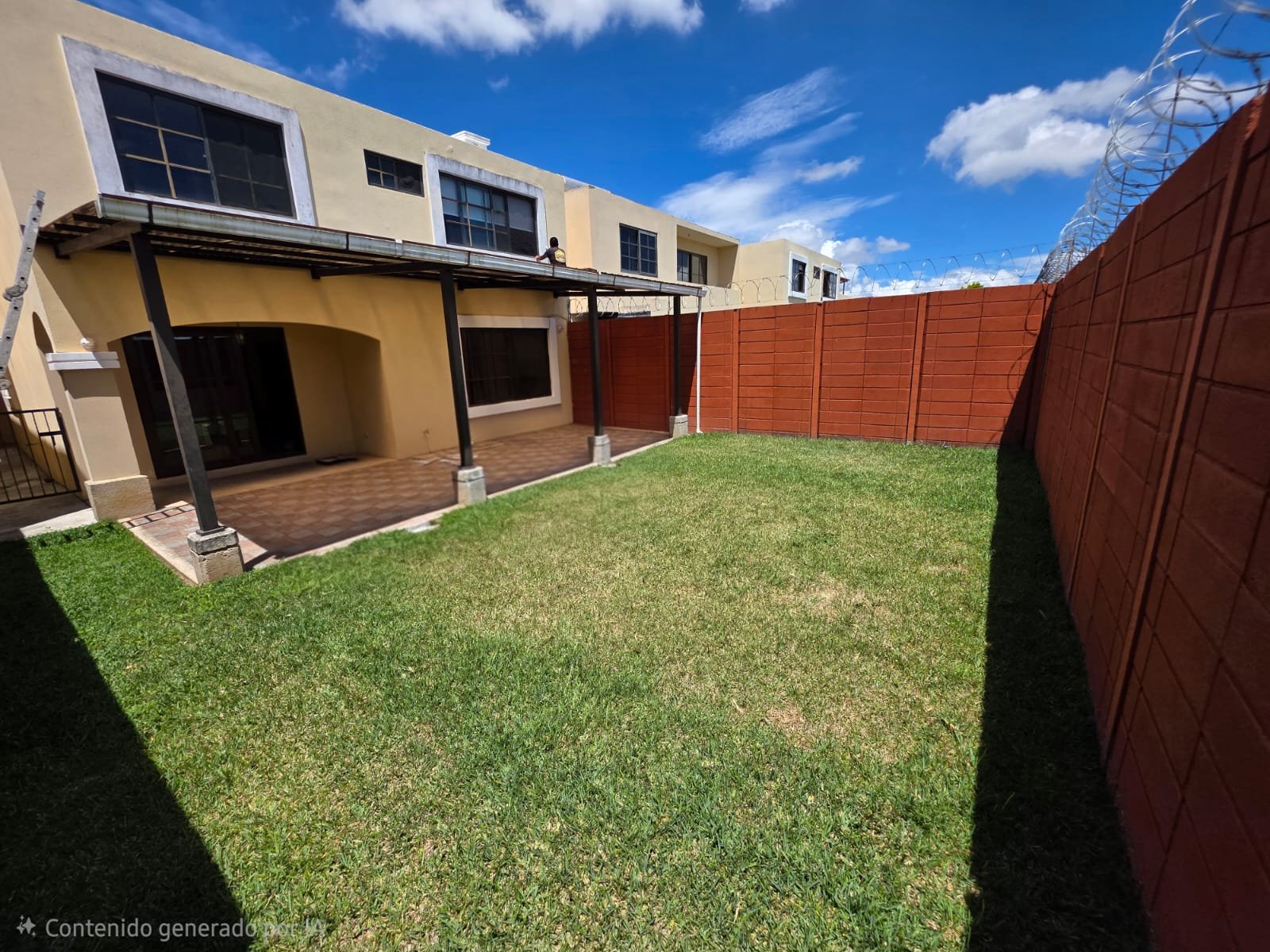 Casa en renta con jardin en zona 16 – cercano al Pulte – Ref-6112