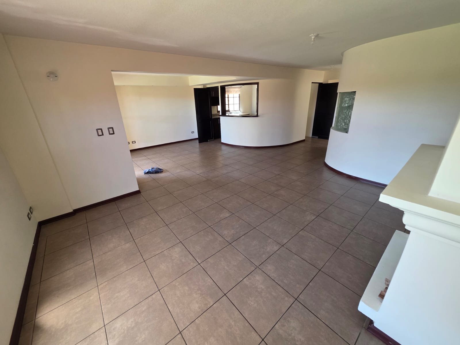 Casa en renta con jardin en zona 16 – cercano al Pulte – Ref-6112