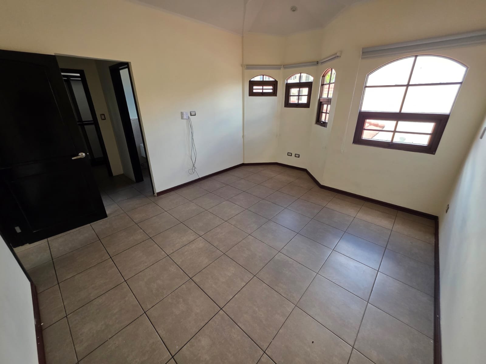 Casa en renta con jardin en zona 16 – cercano al Pulte – Ref-6112