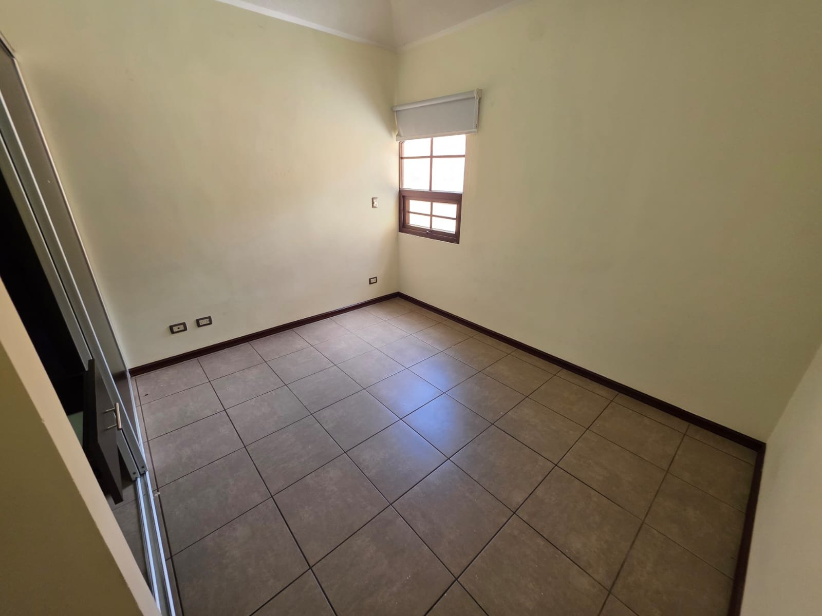 Casa en renta con jardin en zona 16 – cercano al Pulte – Ref-6112