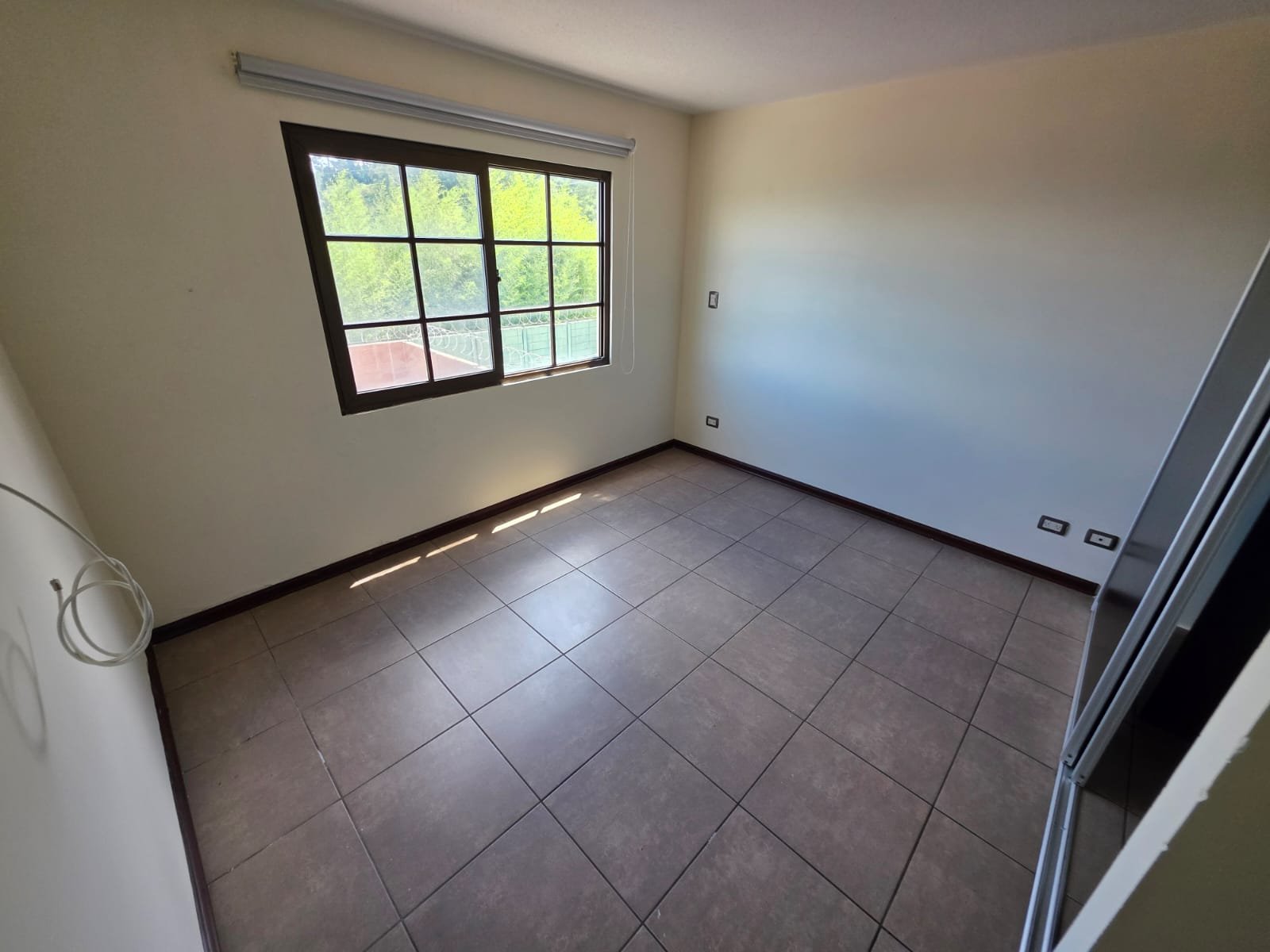Casa en renta con jardin en zona 16 – cercano al Pulte – Ref-6112