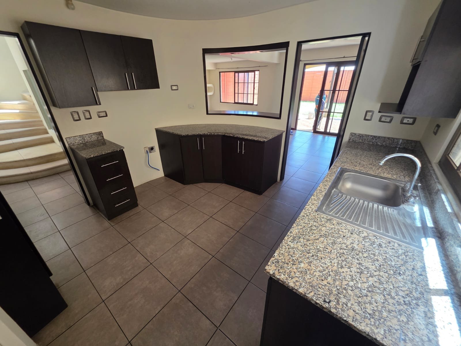 Casa en renta con jardin en zona 16 – cercano al Pulte – Ref-6112