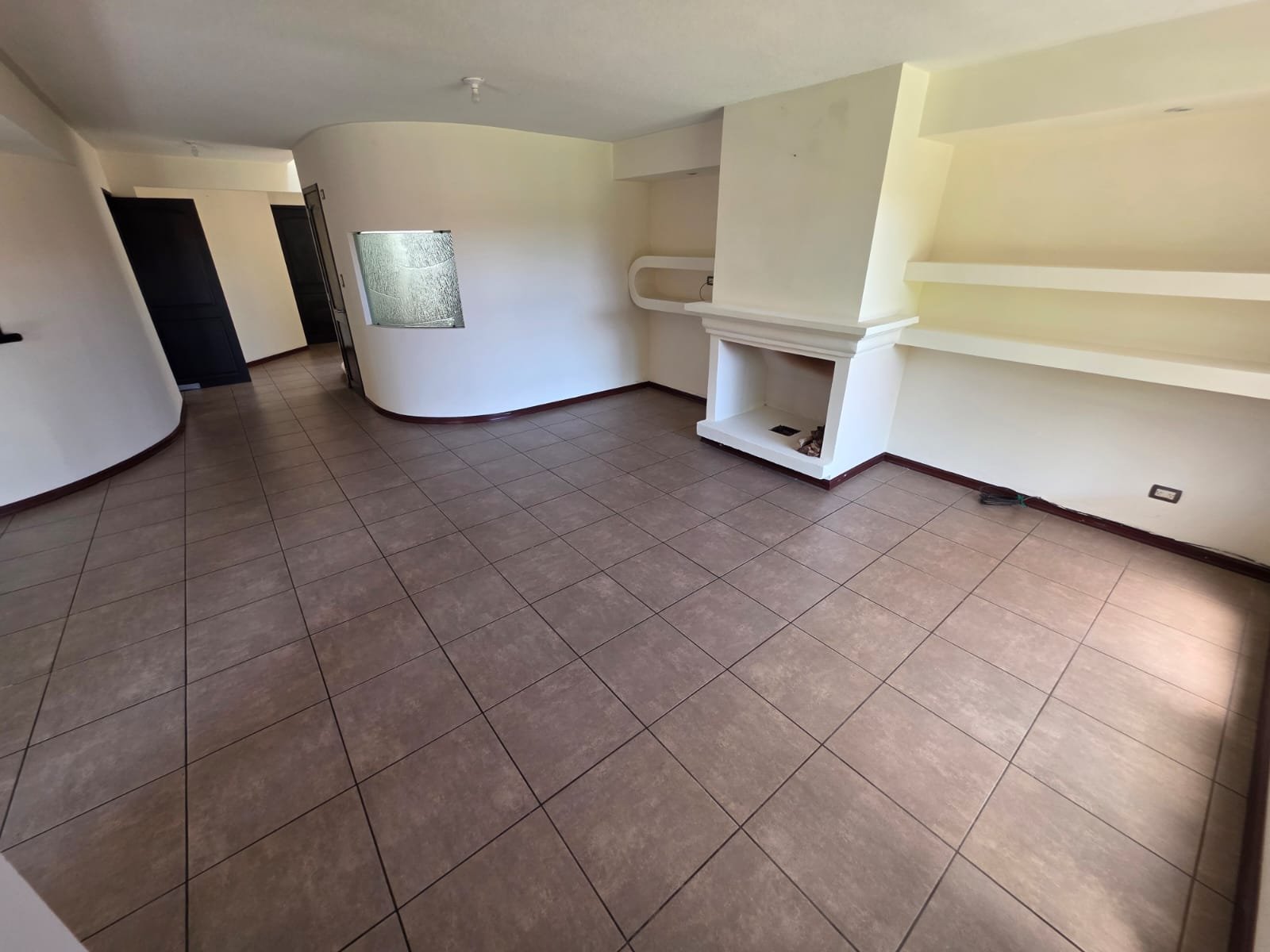 Casa en renta con jardin en zona 16 – cercano al Pulte – Ref-6112