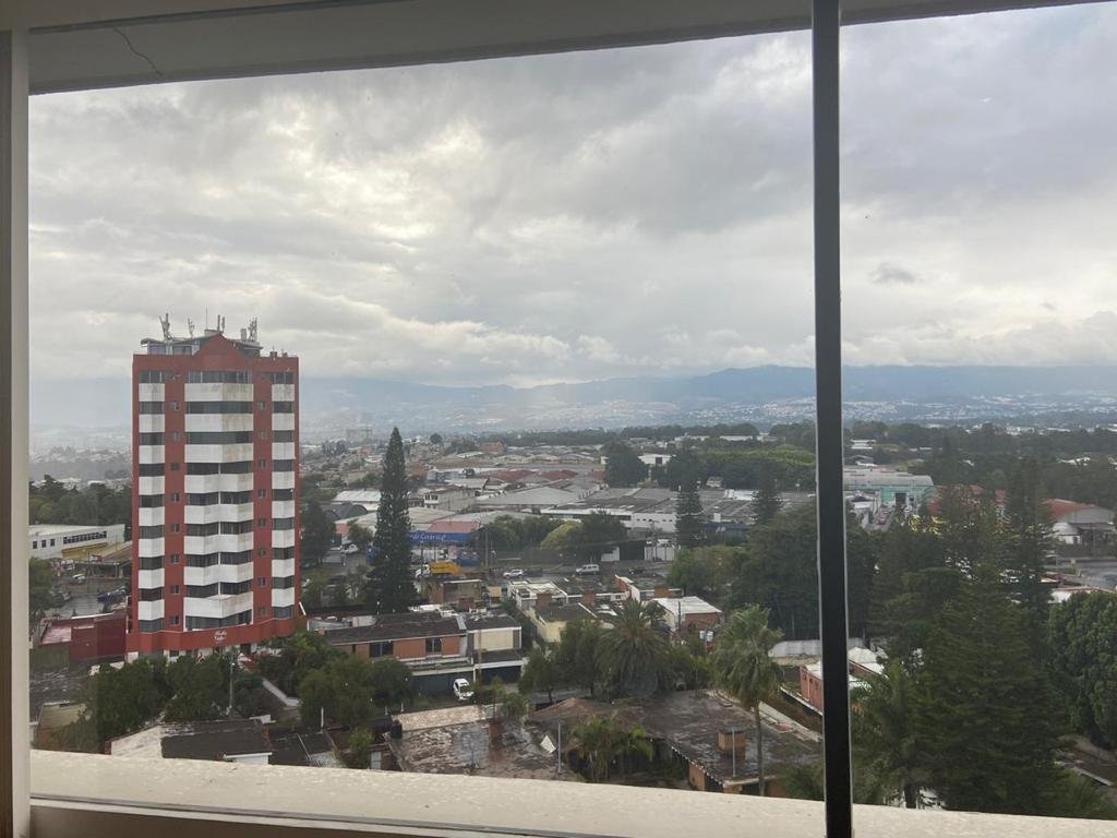 Amplio Apartamento en renta en zona 13 sobre las Americas ref-6120