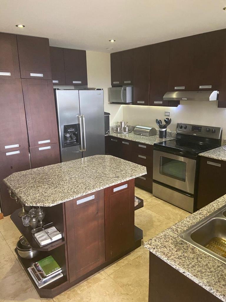 Amplio Apartamento en renta en zona 13 sobre las Americas ref-6120