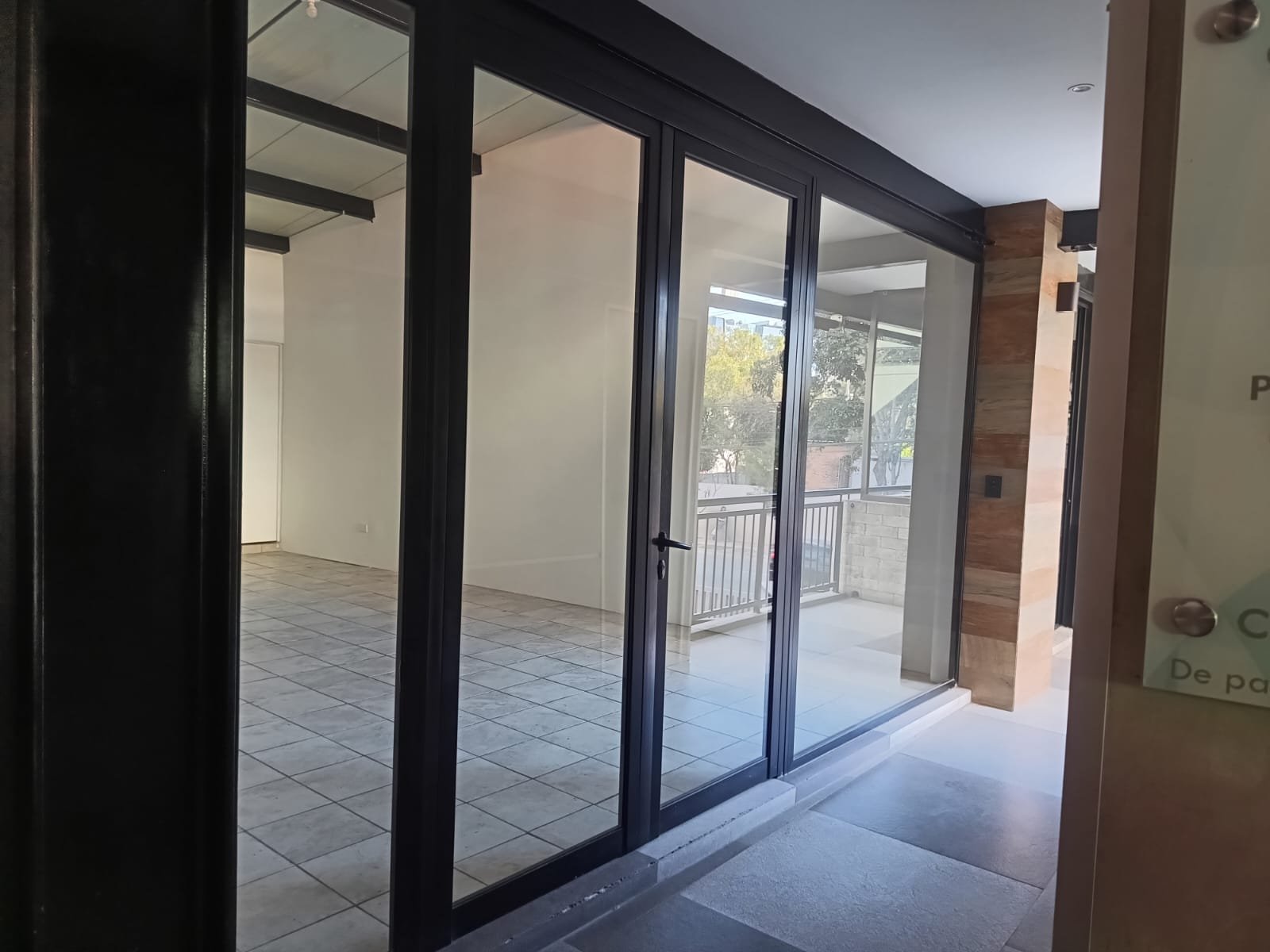 Local Comercial en renta en Convenia Plaza, Zona 10 ref-6122
