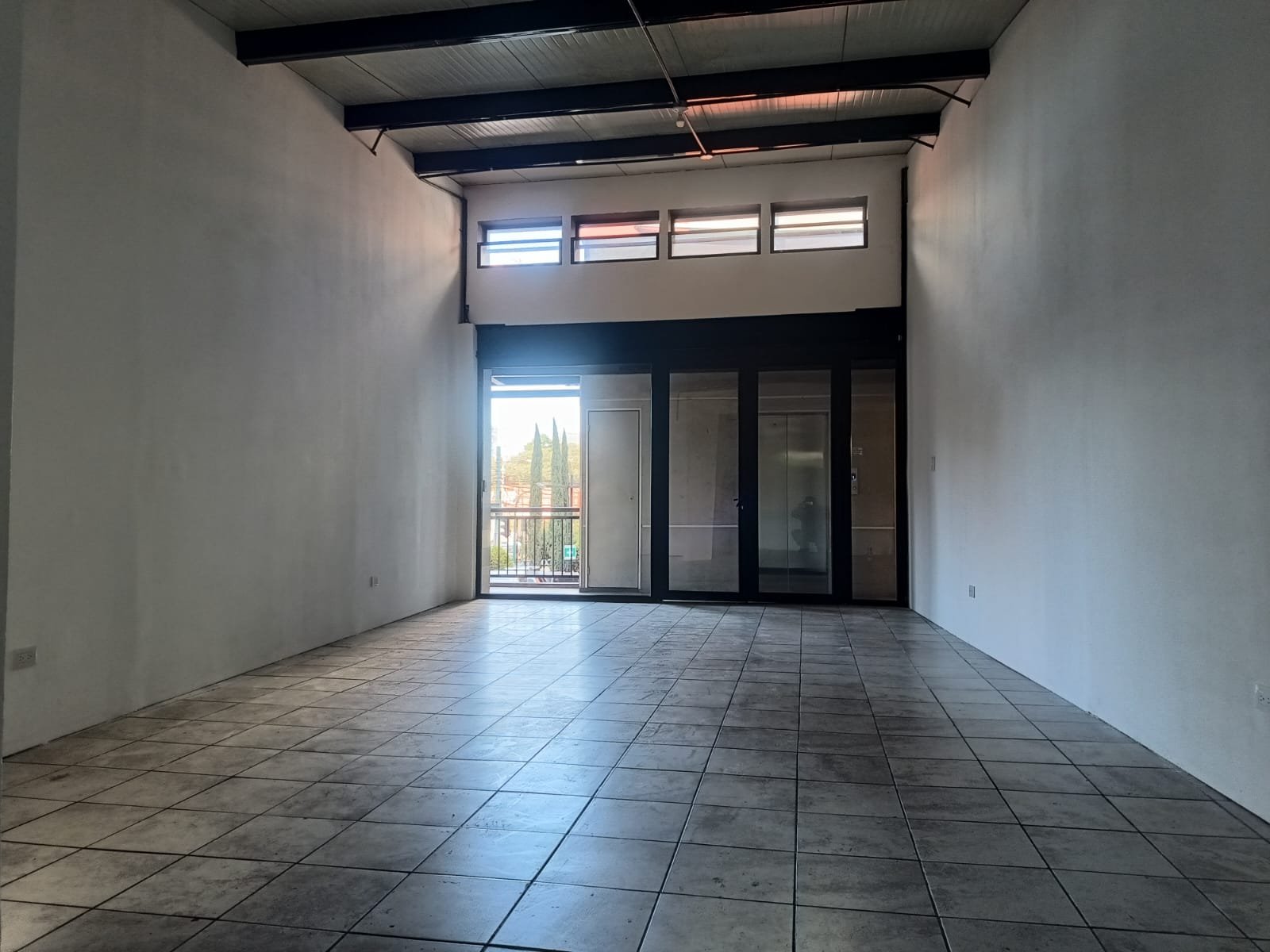 Local Comercial en renta en Convenia Plaza, Zona 10 ref-6122