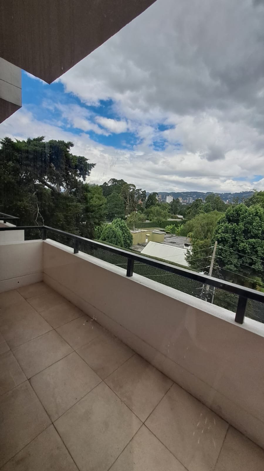 Apartamento en Renta en Oakland Zona 10, 3 habitaciones ref-6124