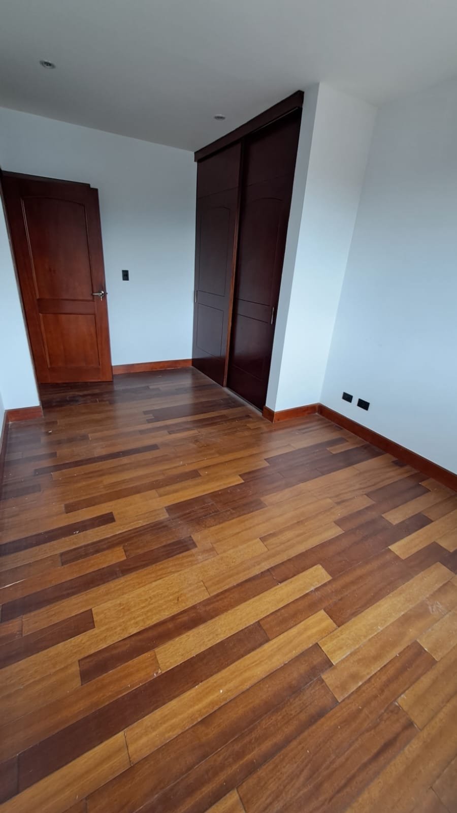 Apartamento en Renta en Oakland Zona 10, 3 habitaciones ref-6124