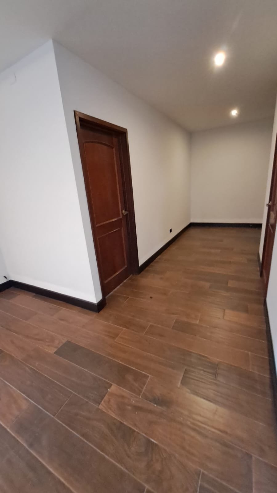 Apartamento en Renta en Oakland Zona 10, 3 habitaciones ref-6124