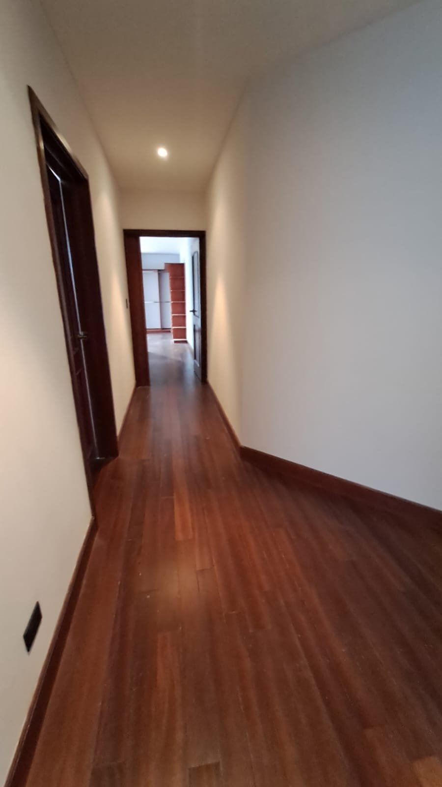 Apartamento en Renta en Oakland Zona 10, 3 habitaciones ref-6124