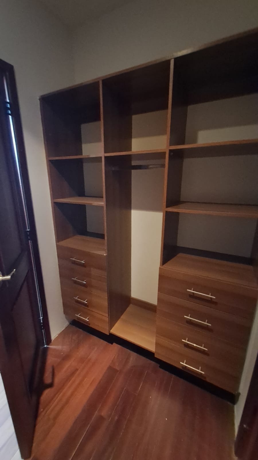 Apartamento en Renta en Oakland Zona 10, 3 habitaciones ref-6124