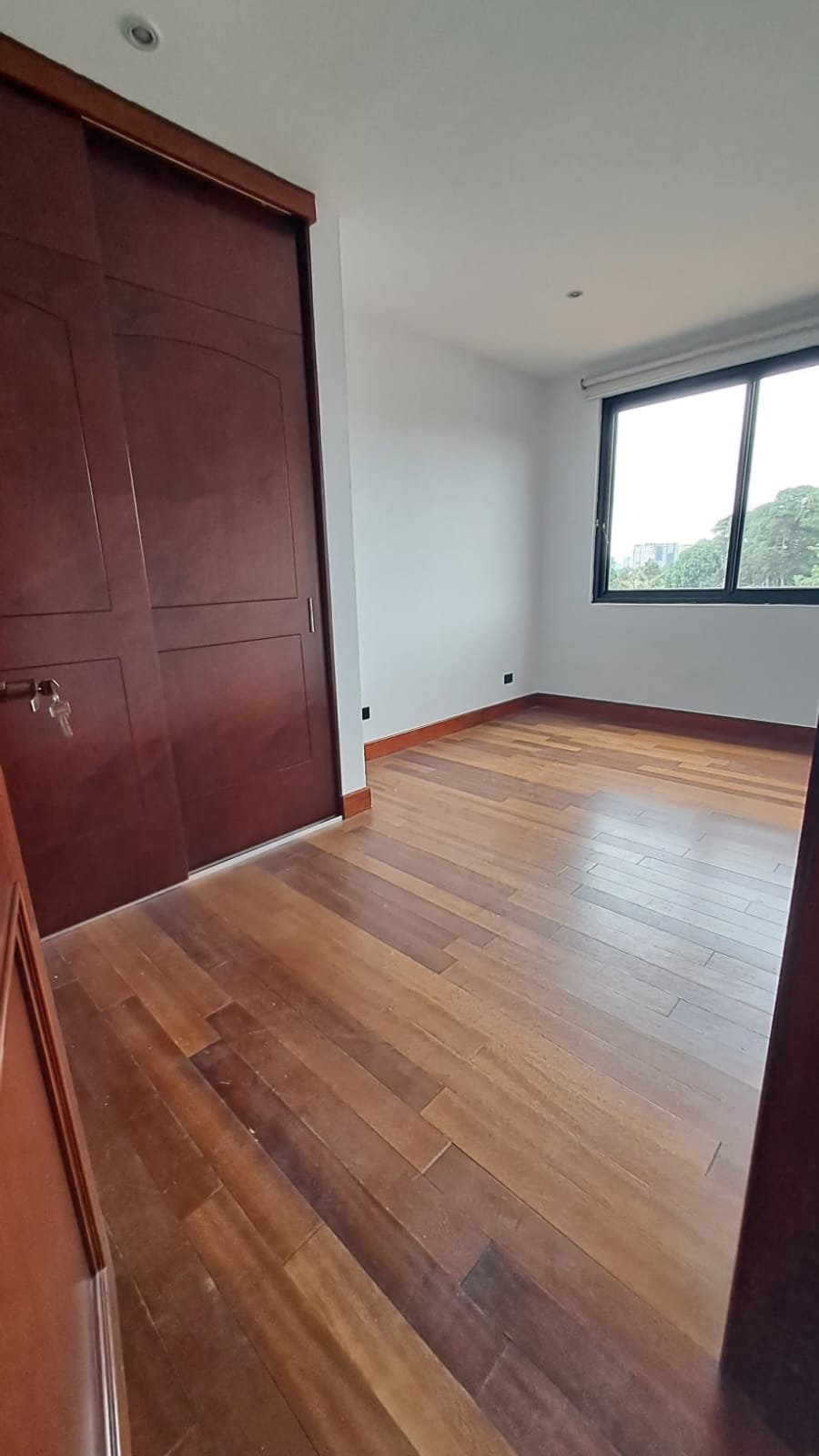 Apartamento en Renta en Oakland Zona 10, 3 habitaciones ref-6124