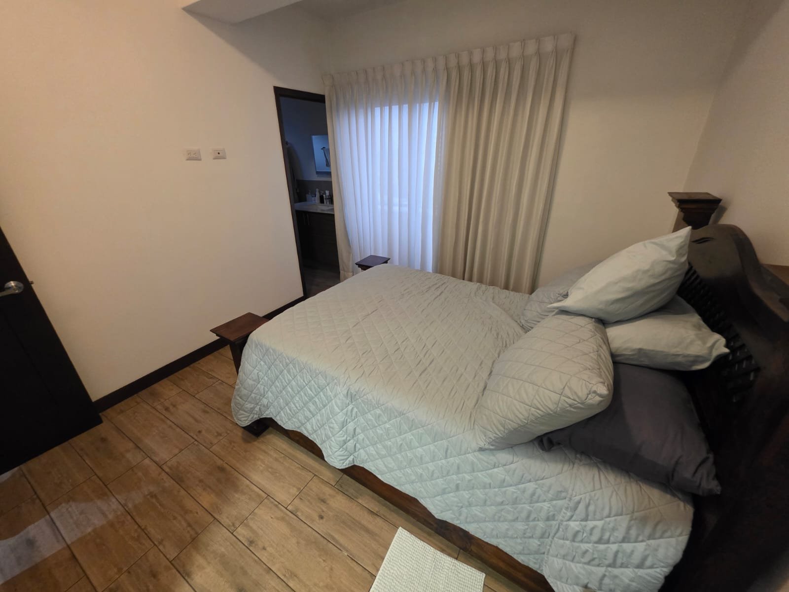 Apartamento en Renta Amueblado en Zona 10, 3 Habitaciones ref-6128