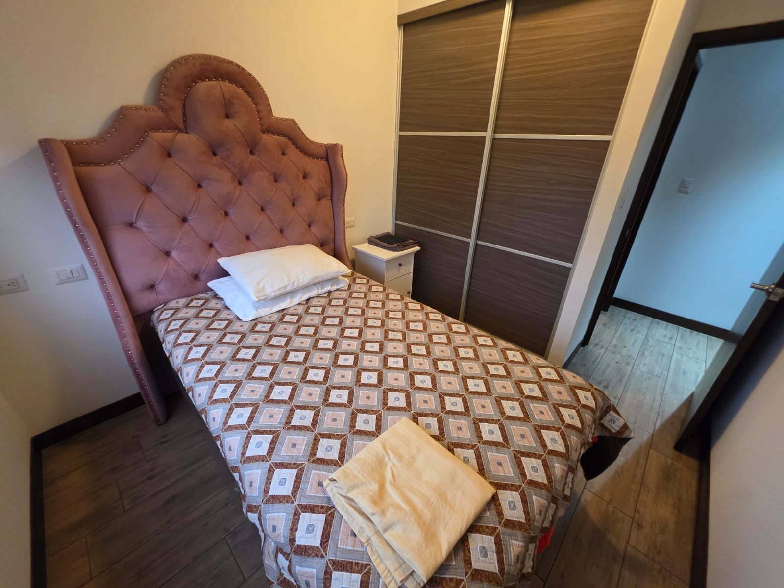 Apartamento en Renta Amueblado en Zona 10, 3 Habitaciones ref-6128