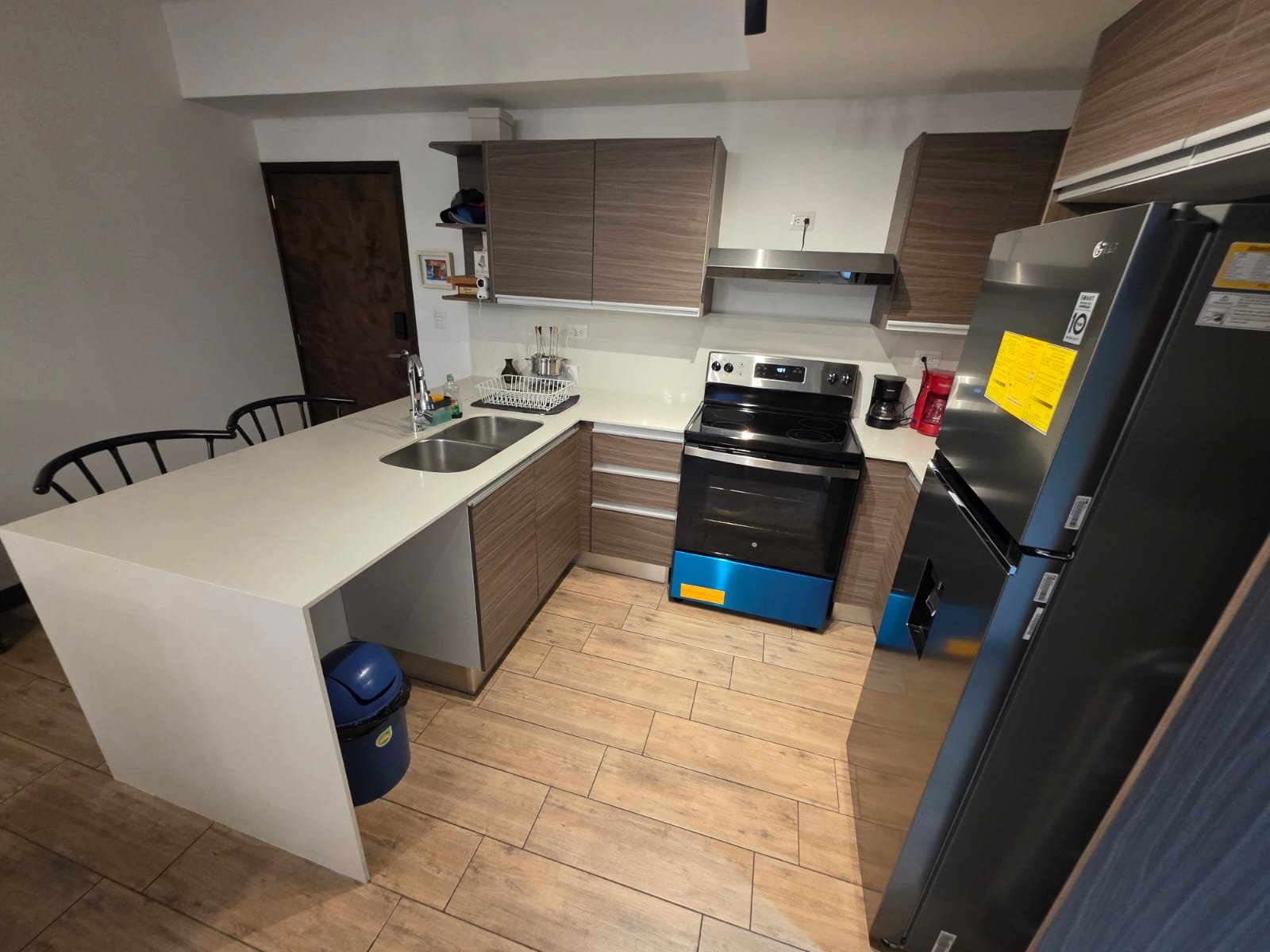Apartamento en Renta Amueblado en Zona 10, 3 Habitaciones ref-6128
