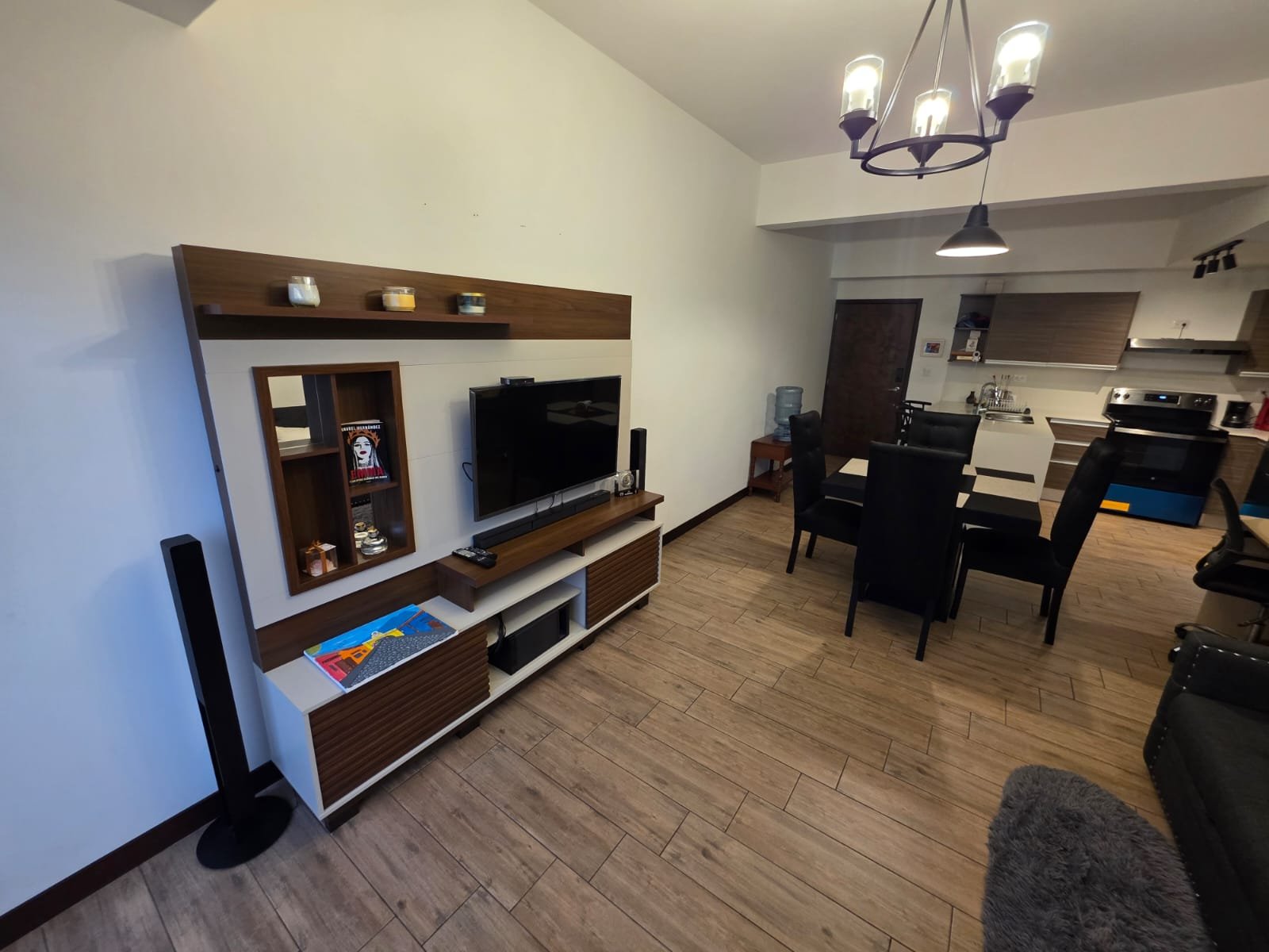 Apartamento en Renta Amueblado en Zona 10, 3 Habitaciones ref-6128