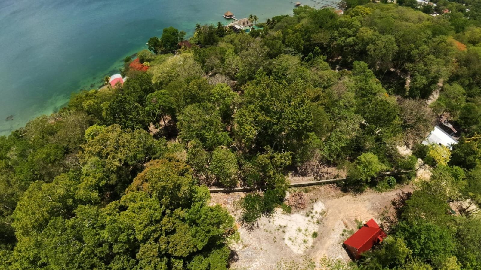 Espectacular terreno en venta con vista al Lago Petén Itzá ref-6142
