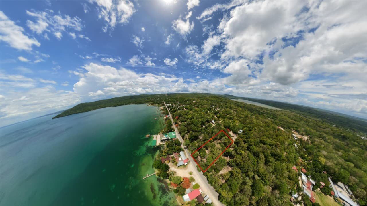 Espectacular terreno en venta con vista al Lago Petén Itzá ref-6142