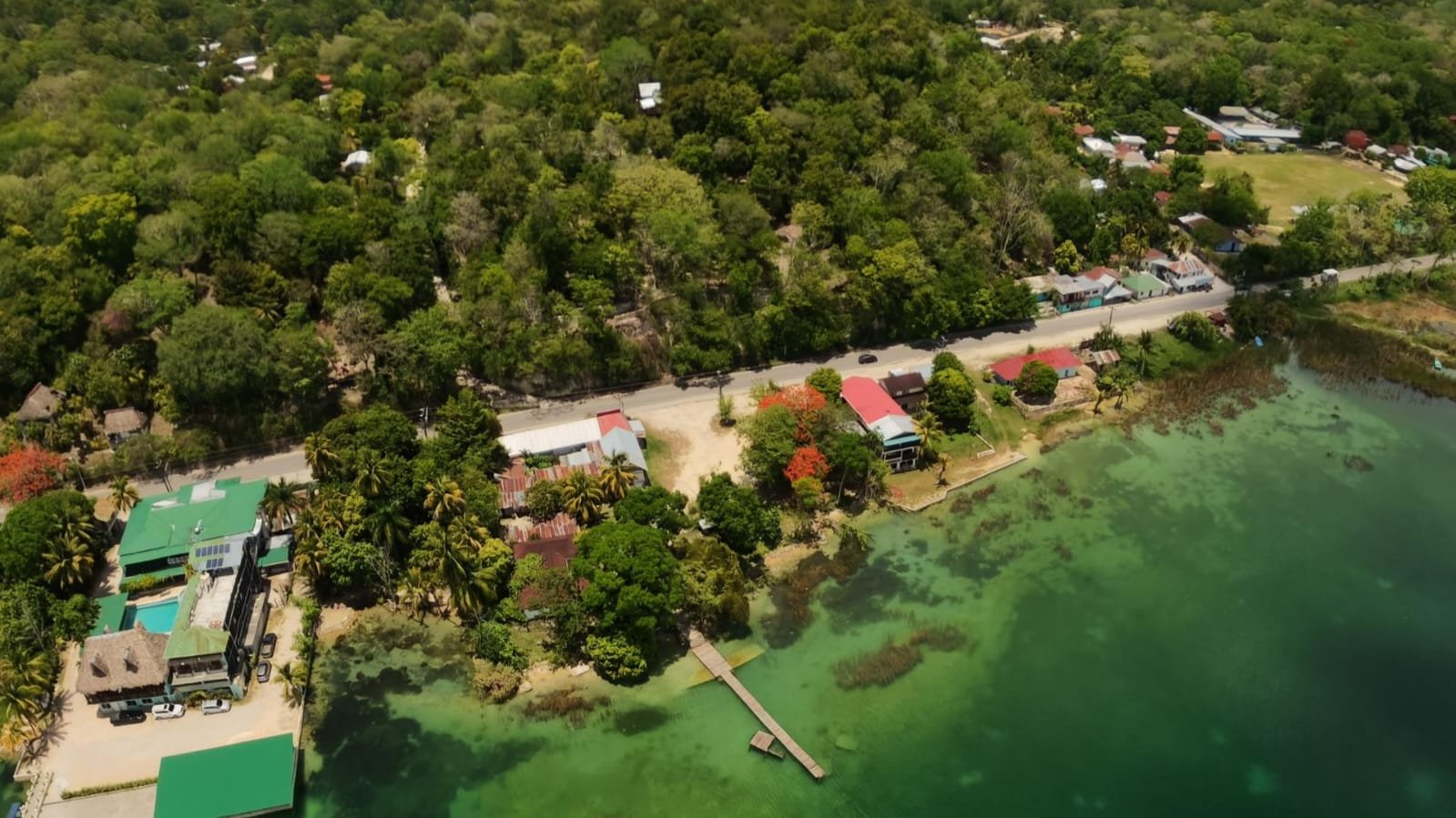 Espectacular terreno en venta con vista al Lago Petén Itzá ref-6142
