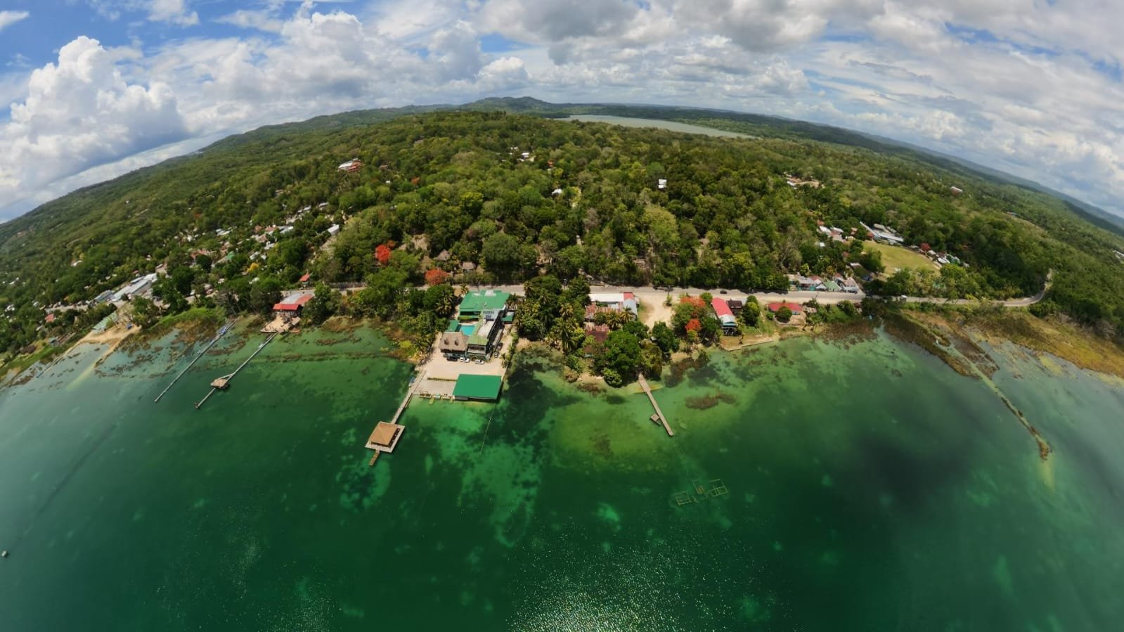 Espectacular terreno en venta con vista al Lago Petén Itzá ref-6142