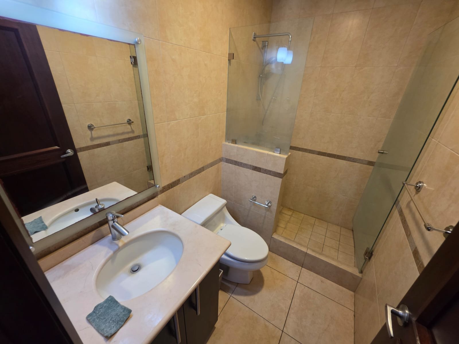 Apartamento en renta en Santa Maria zona 10 ref-6150