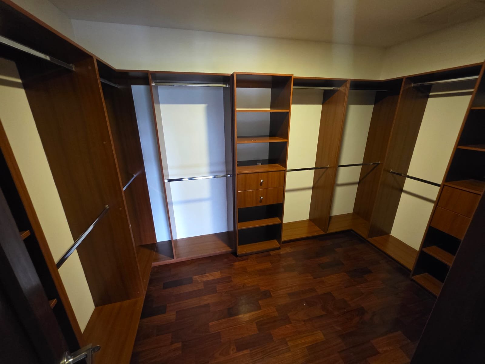 Apartamento en renta en Santa Maria zona 10 ref-6150