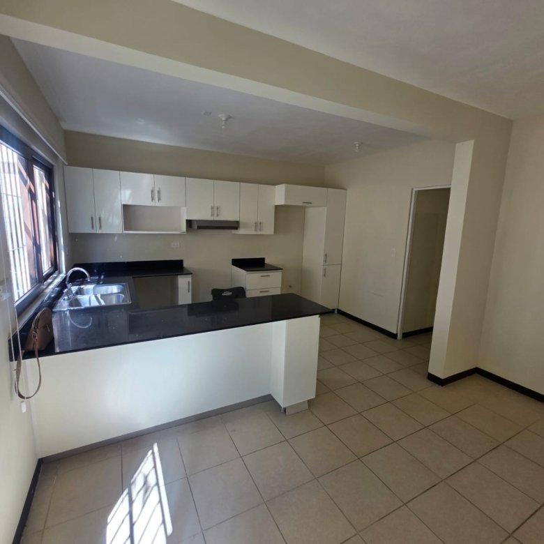Casa en Renta en Zona 15