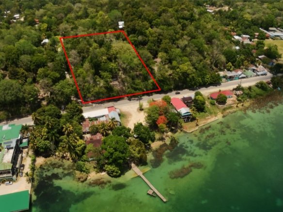 Espectacular terreno en venta con vista al Lago Petén Itzá