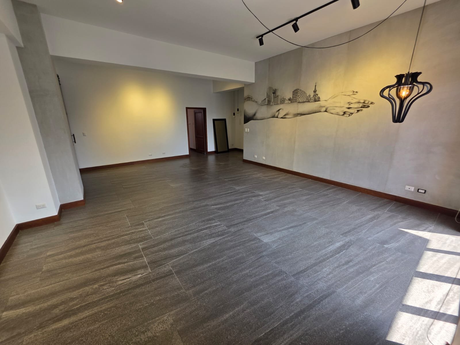 Apartamento amplio en Edificio Salvattore, Zona 10 ref-6158
