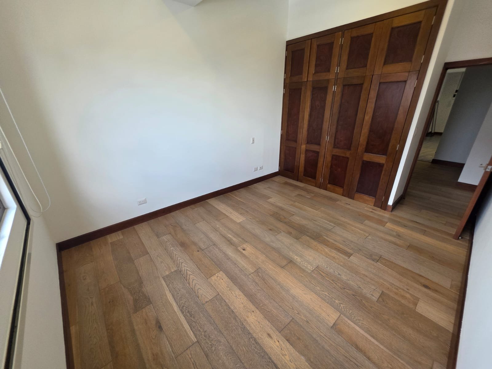 Apartamento amplio en Edificio Salvattore, Zona 10 ref-6158