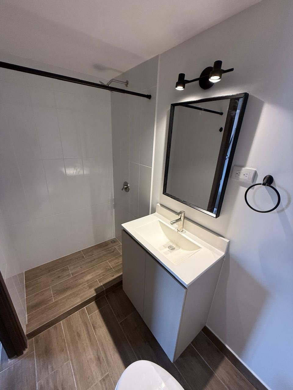 Apartamento en Edificio Modra, Zona 4 ref-6167