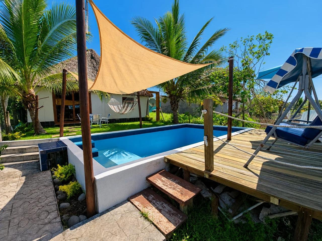Casa de Playa con Piscina en Monterrico ref-6169