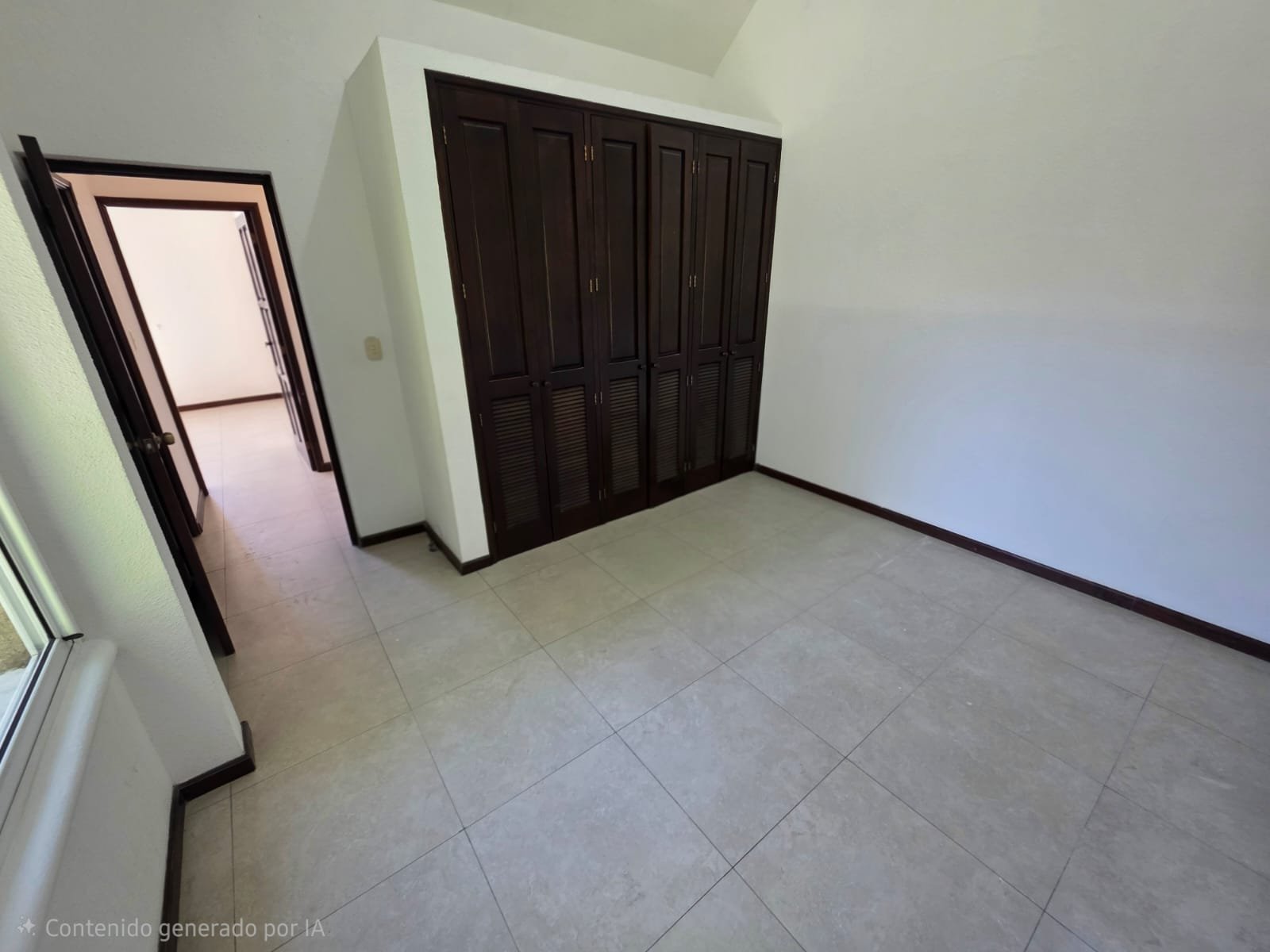 Amplia Casa en Renta en Zona 10 ref-6170