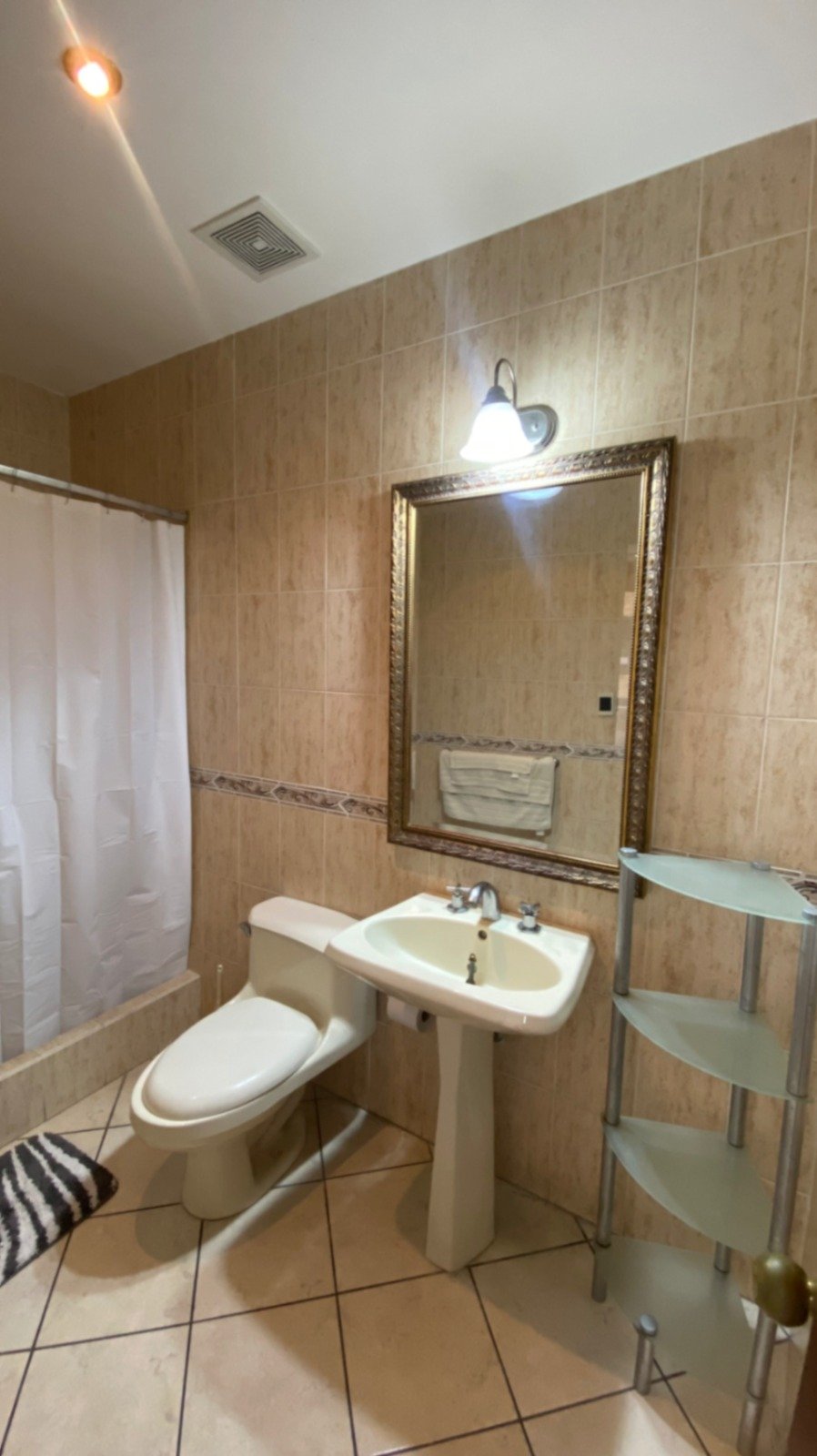 Apartamento amueblado Milenia zona 10 Ref-6157